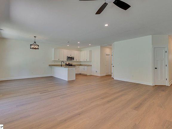4th image of 5 Carter Dr