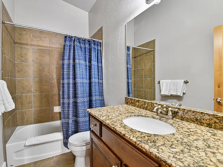 2nd Floor Full Bathroom