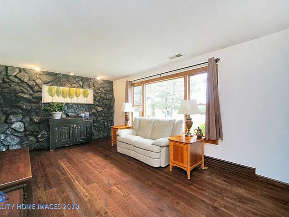 4th image of 698 Westend Dr