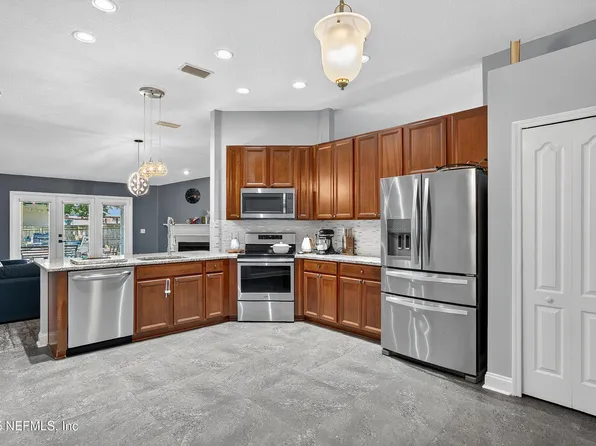 641 LOOKOUT LAKES Drive, Jacksonville, FL 32220
