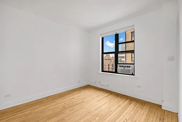 Rented by Sotheby's International Realty | media 26