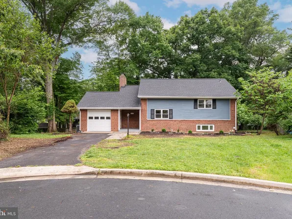 10915 Maple St, Fairfax, VA 22030