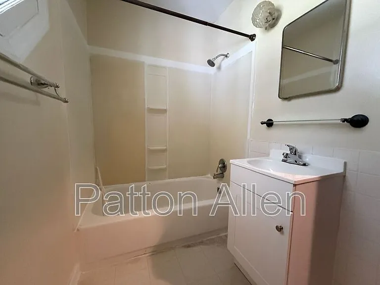 110 Locust Ct — Photo 15