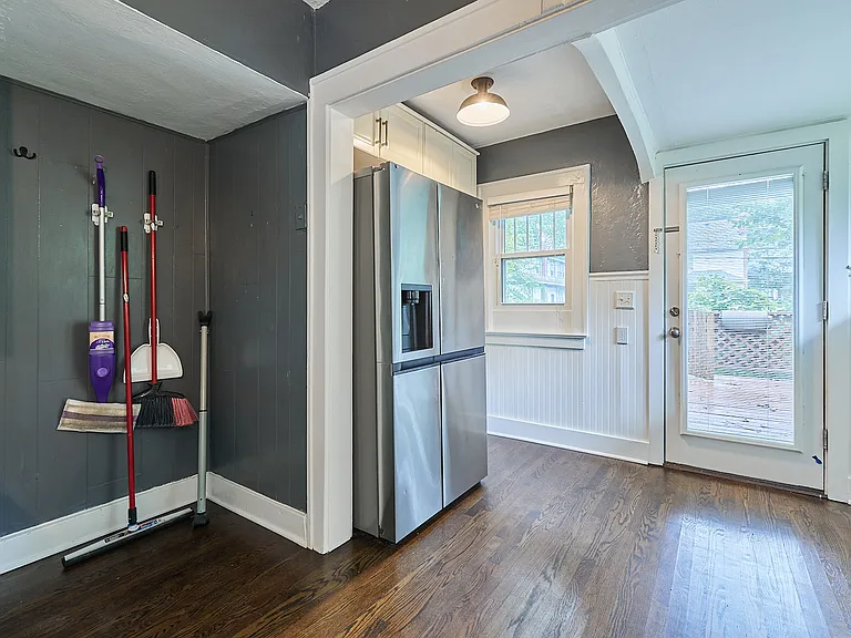 5740 Charlotte St — Photo 11
