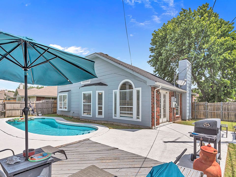 1st image of 6022 Maple Leaf Dr