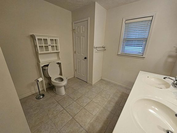 3rd image of 571 Maid St
