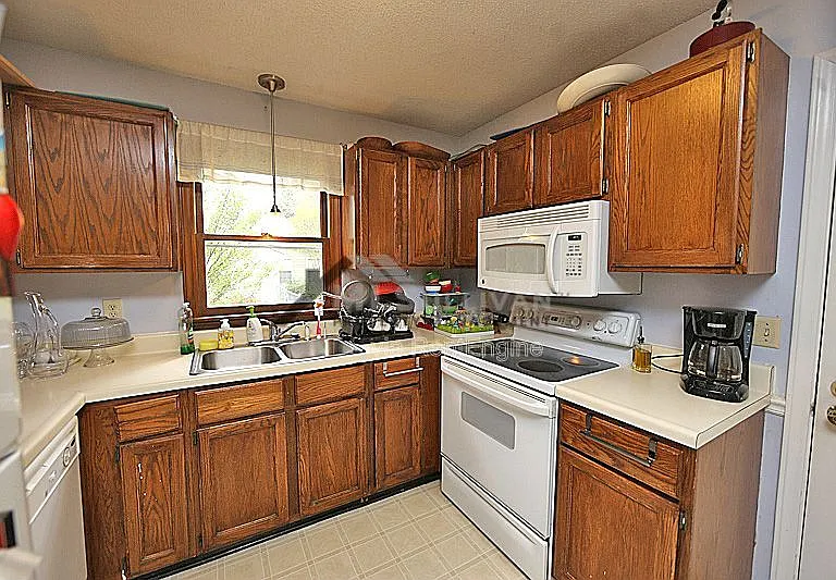 3606 Manford Dr — Photo 6