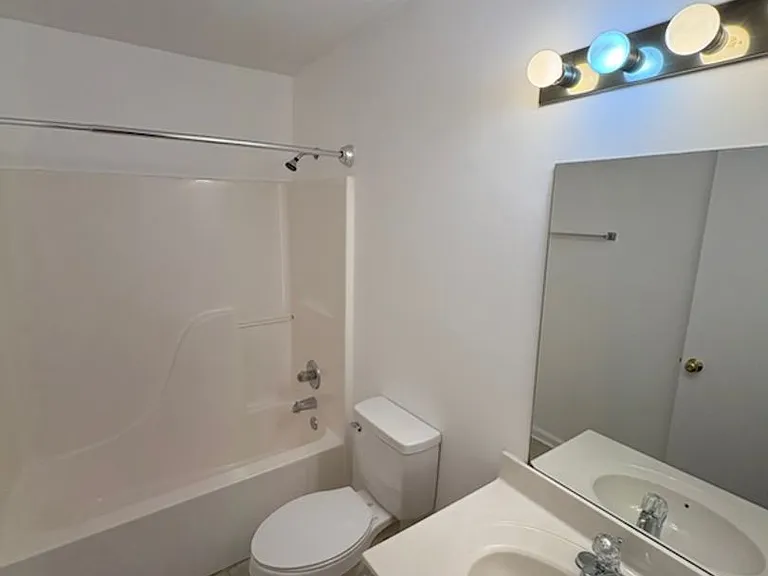 181-187 Anglea Cir — Photo 8