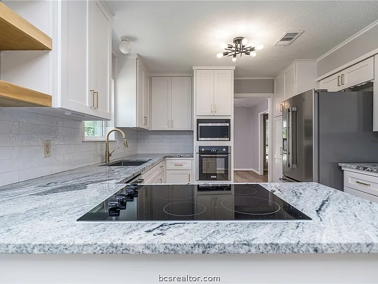3705 Holly Dr — Photo 5