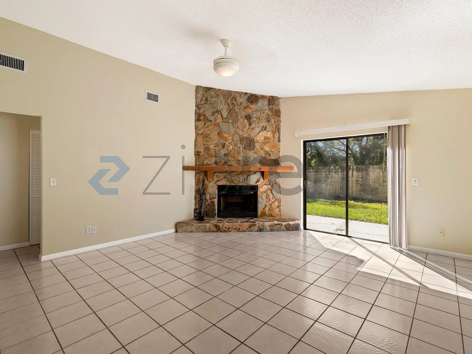 2 bed, 1272 sqft, $1,990 — Photo 4
