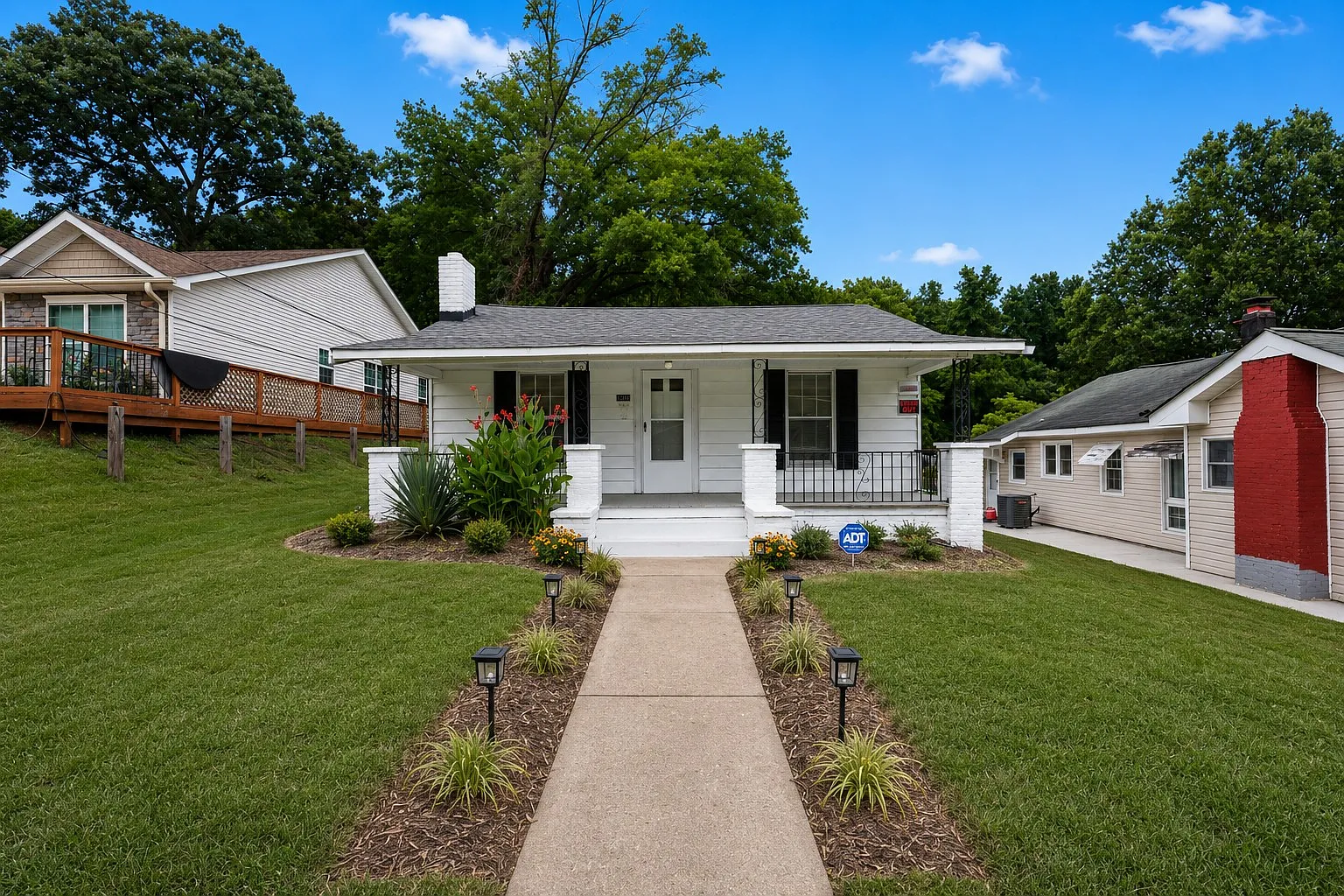 2 bed, 1.5 bath, 802 sqft, $1,350 — Photo 3
