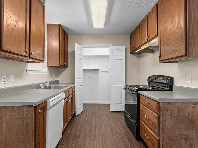 217 E East Craven Ave — Photo 7