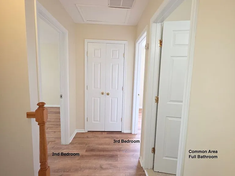 204 Barclay Ct — Photo 13
