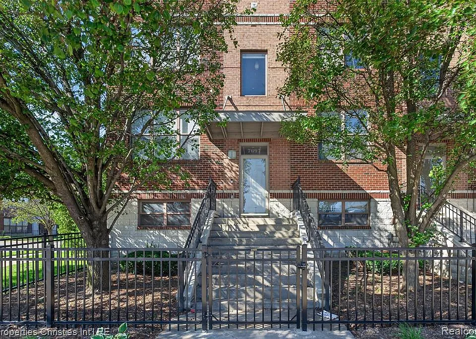 7697 Woodward Ave #69