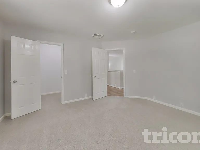 2744 Woodspring Forest Dr — Photo 12