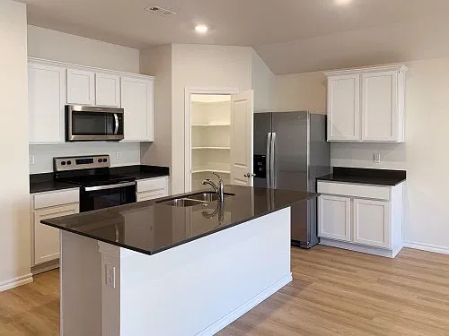4 bed, 1824 sqft, $1,900 — Photo 3