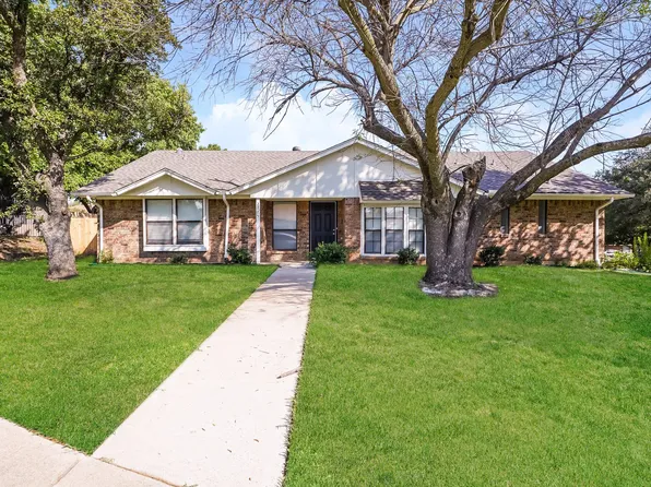 2725 Clearmeadow Ct, Bedford, TX 76021