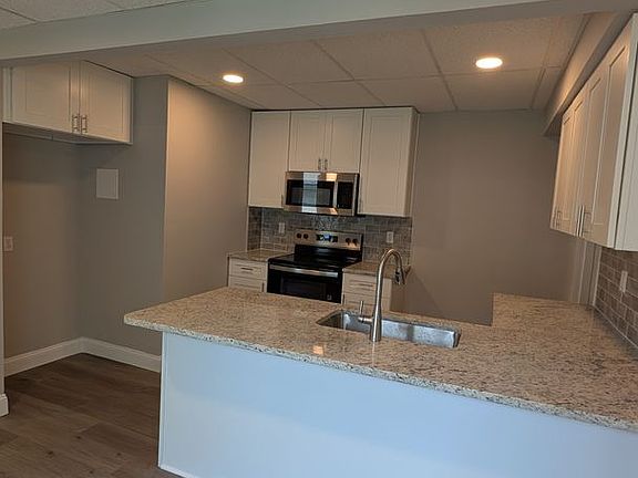 5th image of 441 Linden St