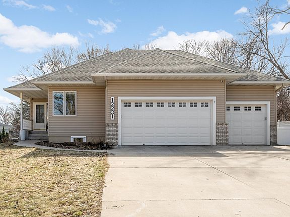 3rd image of 12201 Glendale Ln