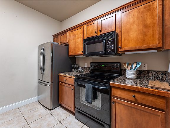 5th image of 906 W Dixson St