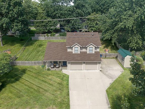 2nd image of 1211 Maple St