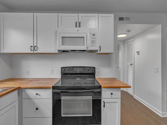 2nd image of 2714 Jefferson St APT 103
