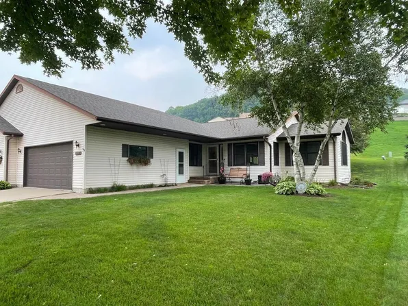 1008 Jonathan Ln, La Crescent, MN 55947