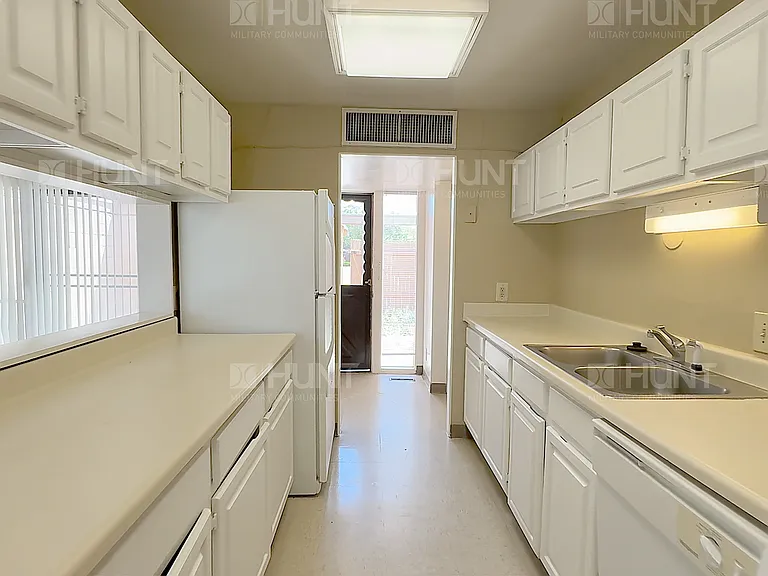 4051B Greenhouse Pl SE — Photo 3