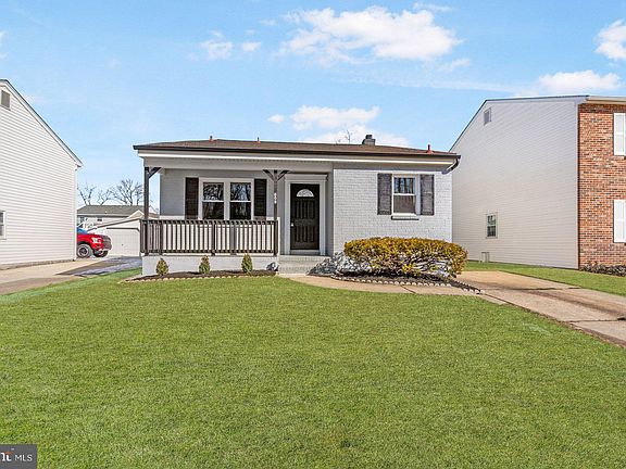 2nd image of 609 Harbour Oak Dr