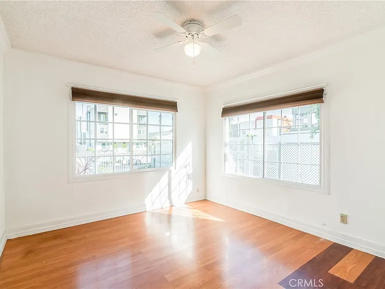 1125 N Heliotrope Dr — Photo 22