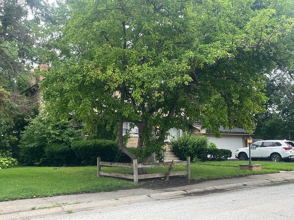 2nd image of 15520 Rose Dr