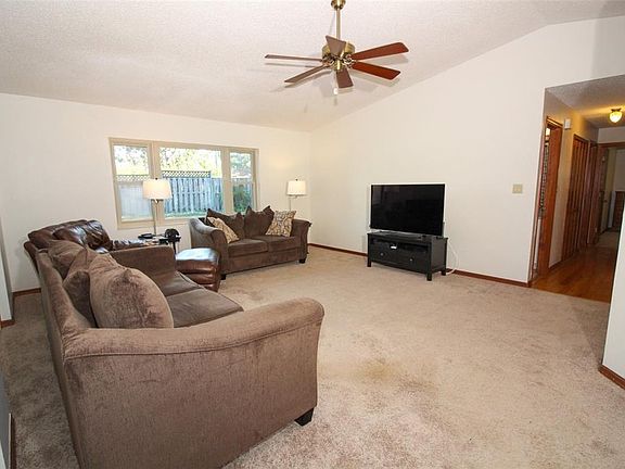 2nd image of 428 Timberwood Trl
