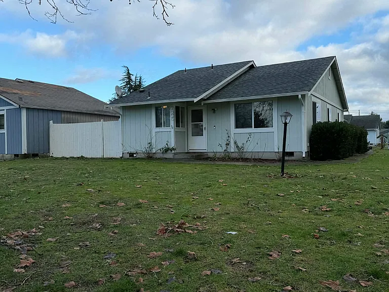 725 Edelweiss Ln SE — Photo 2
