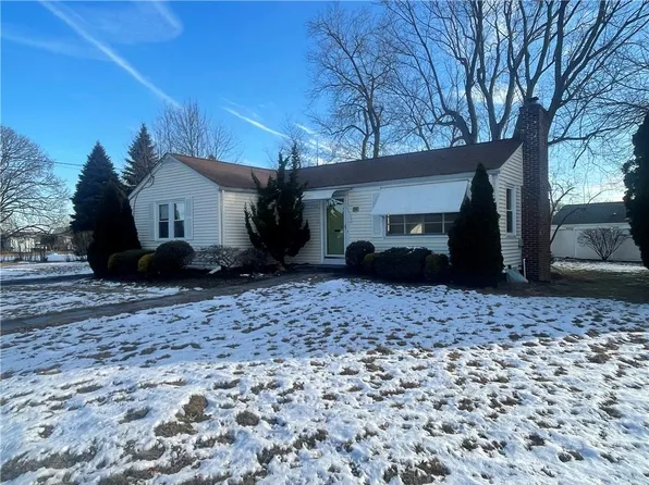 24 Elm Cir, Cranston, RI 02920