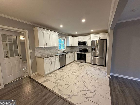 4th image of 1576 Carolyn Dr APT A