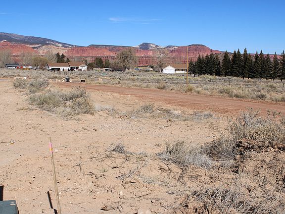 3rd image of 140 E Teasdale Rd