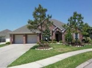 104 Warm Springs Ln, Dickinson, TX 77539