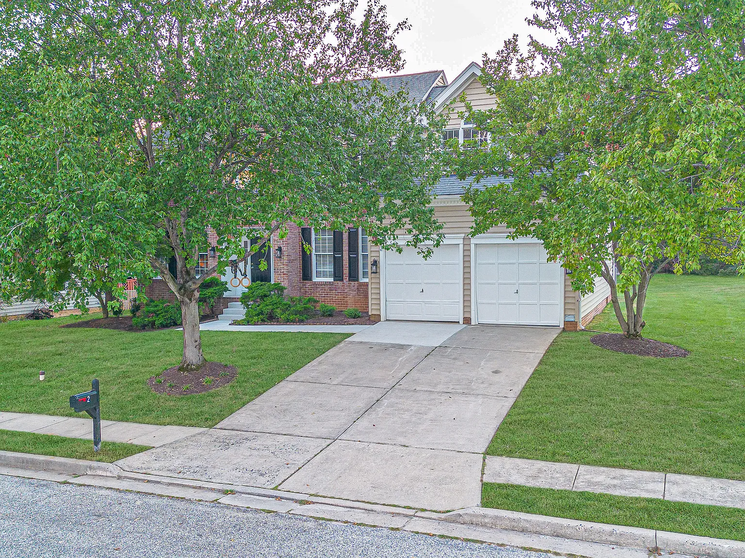 5 bed, 2.5 bath, 1664 sqft, $4,994 — Photo 1