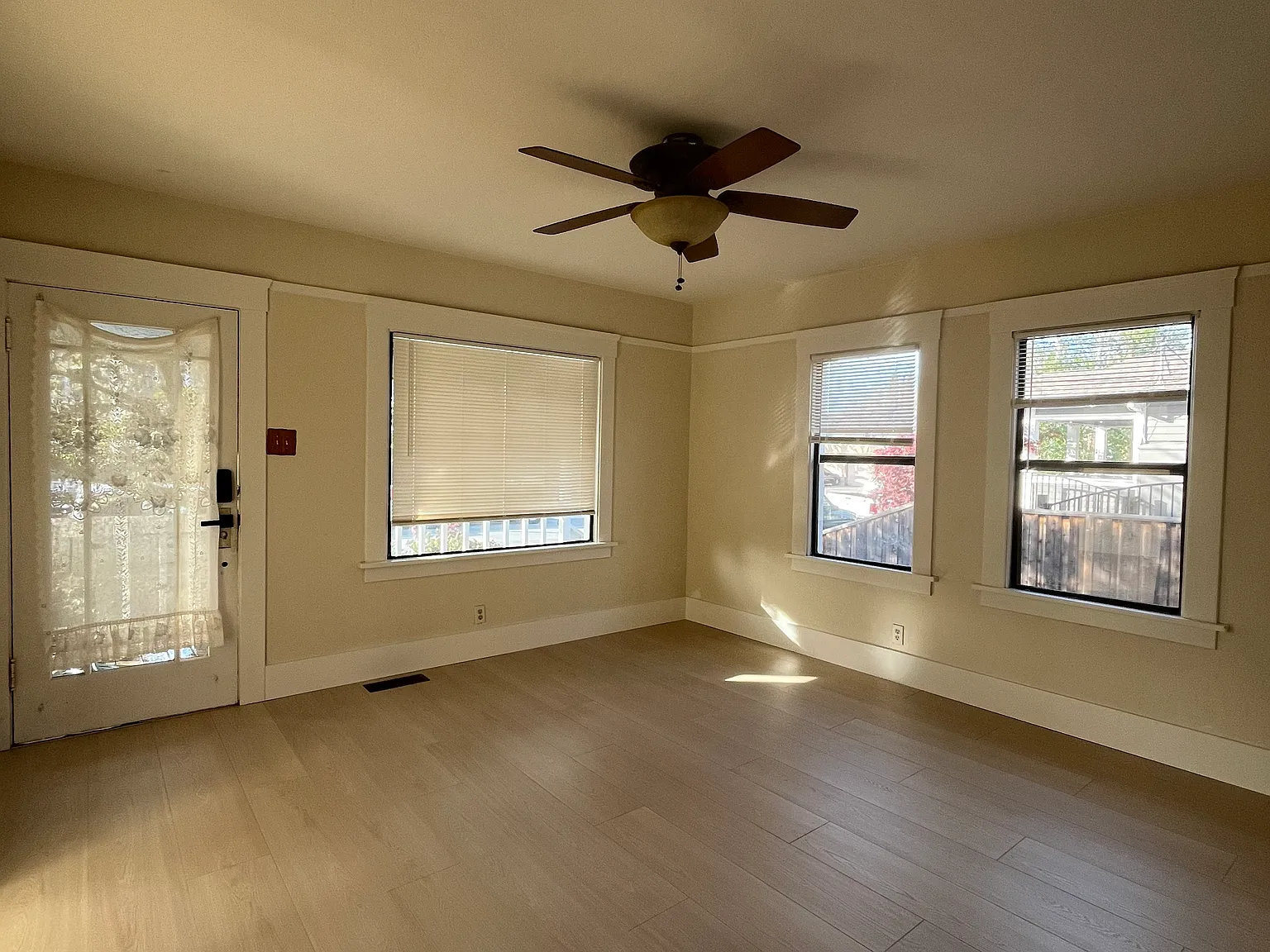 3 bed, 1108 sqft, $4,800 — Photo 4