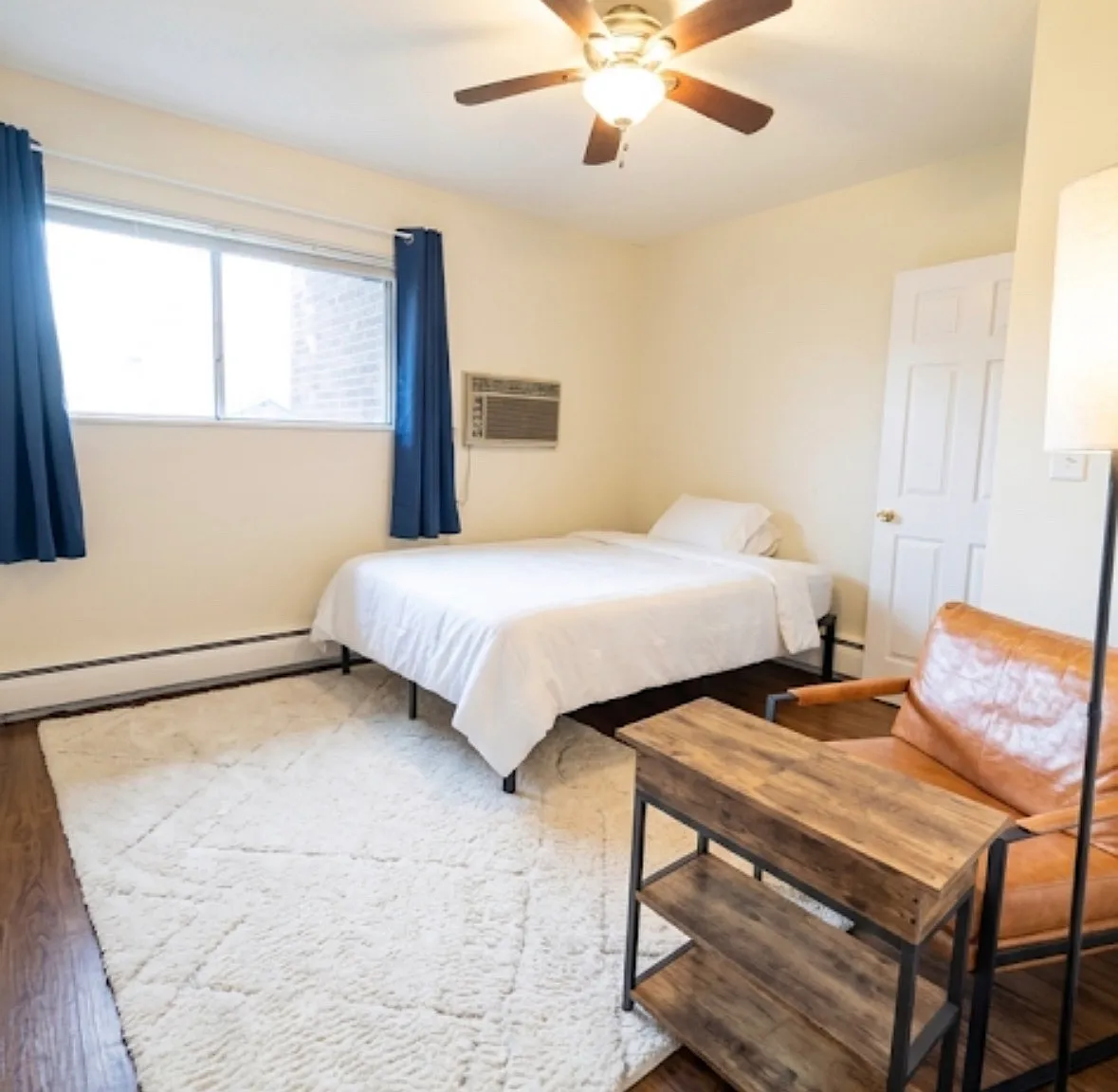 2 bed, 800 sqft, $3,000 — Photo 3