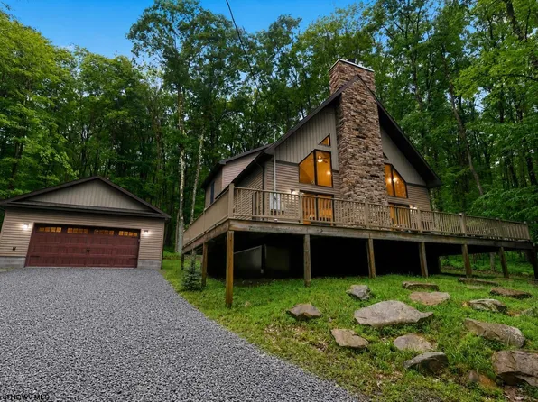 533 Windflower Dr, Terra Alta, WV 26764