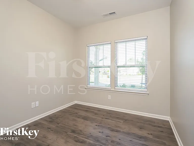 2377 Dukes Hollow Ct — Photo 16