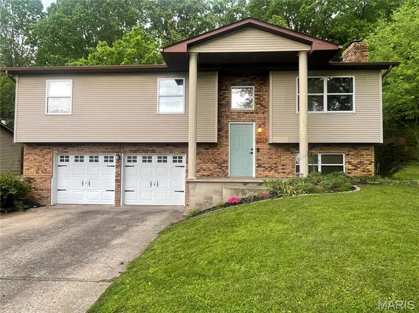 3926 Valley View Ln, Cape Girardeau, MO 63701
