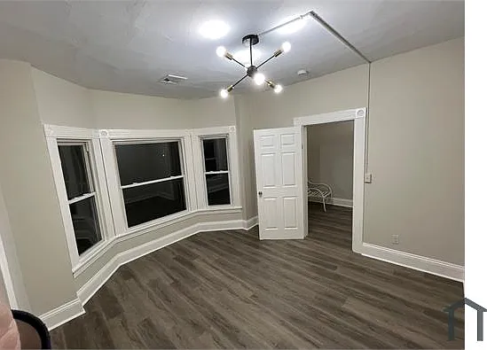 3 bed, 1200 sqft, $2,000 — Photo 2