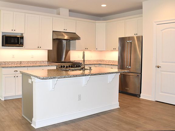 5th image of 416 Seagull Dr