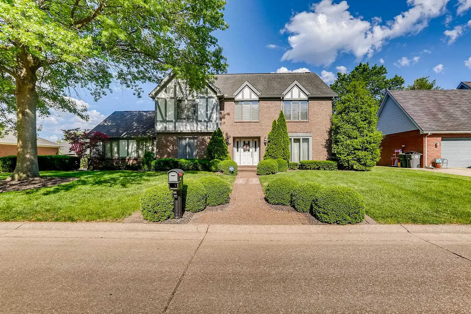 300 Lant Ln photo 1