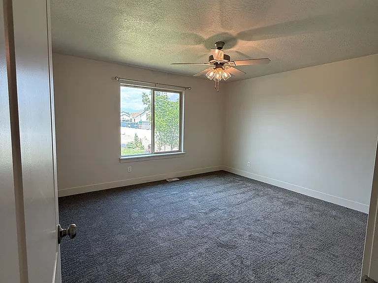 1364 S 500th St W — Photo 14