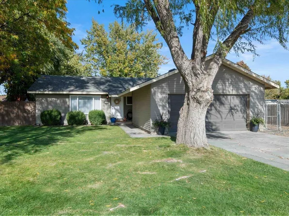 1102 W 44th Pl, Kennewick, WA 99337