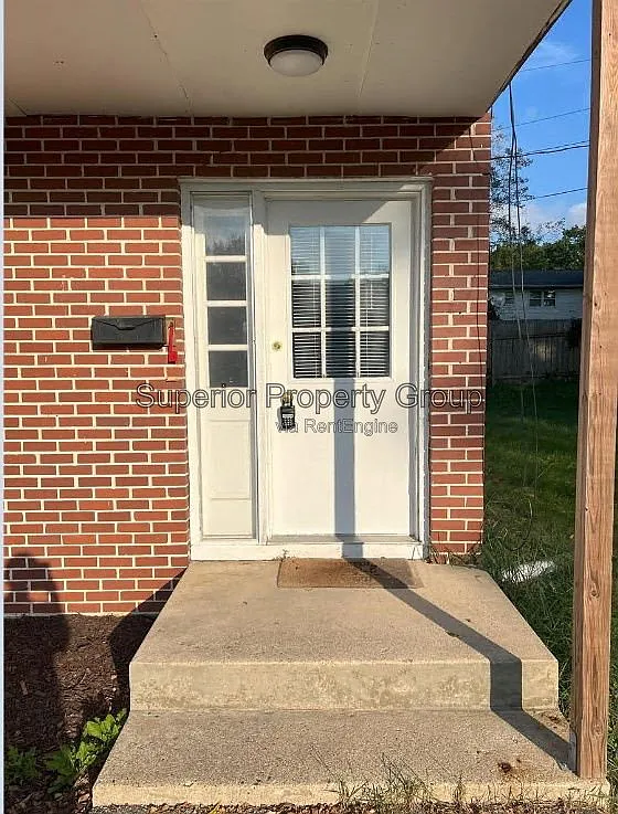 3 bed, 1.5 bath, $1,700 — Photo 2