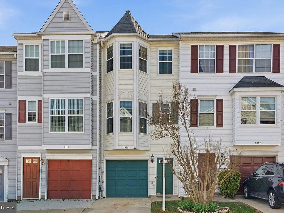 1st image of 1318 Hampshire Dr #D